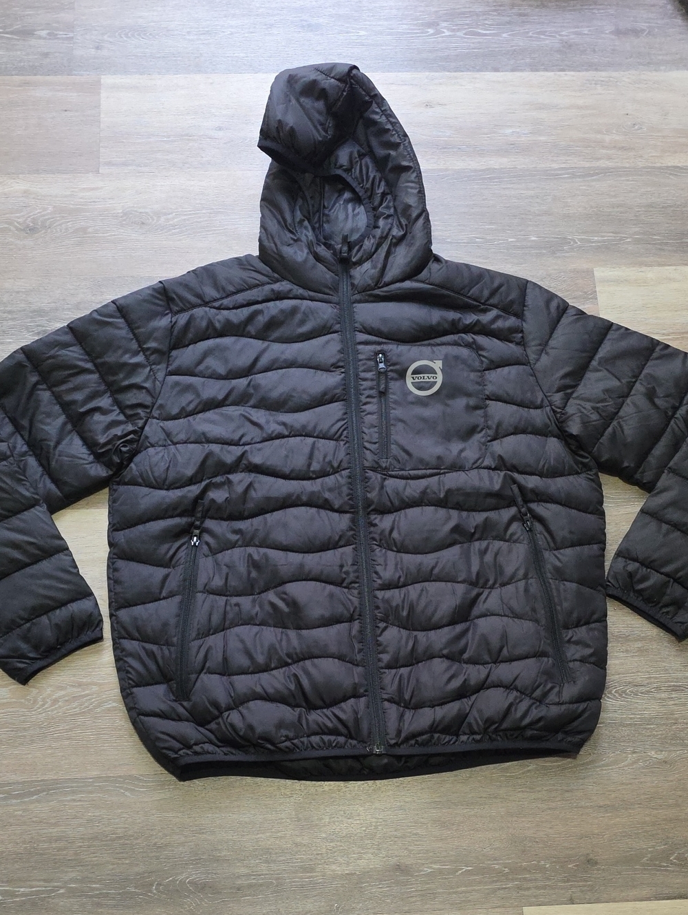 NWOT​ Official Volvo Merchandise Lightweight Hooded Puffer Packable Jacket Sz XL